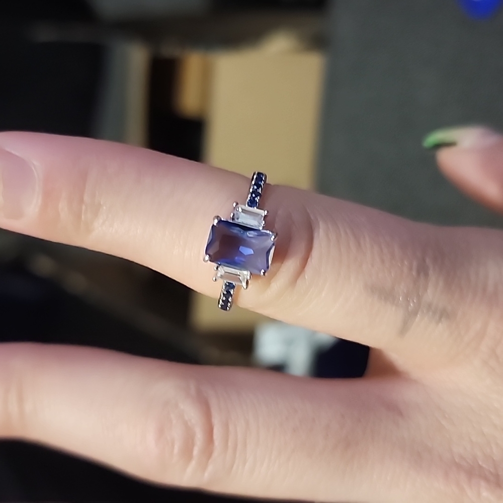 Blue sapphire ring
